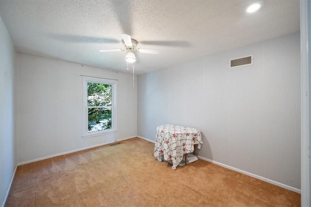 Photo 19 of 31 - 6303 W 108 Terrace, Overland Park, KS 66211