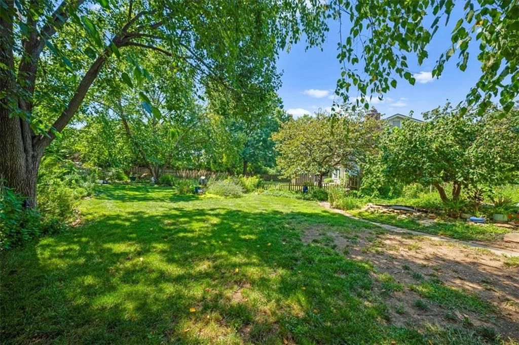 Photo 23 of 31 - 6303 W 108 Terrace, Overland Park, KS 66211
