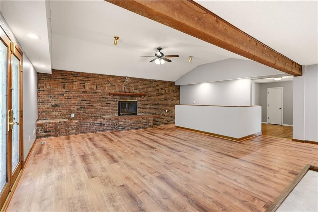 610 W 86th Terrace — photo 9