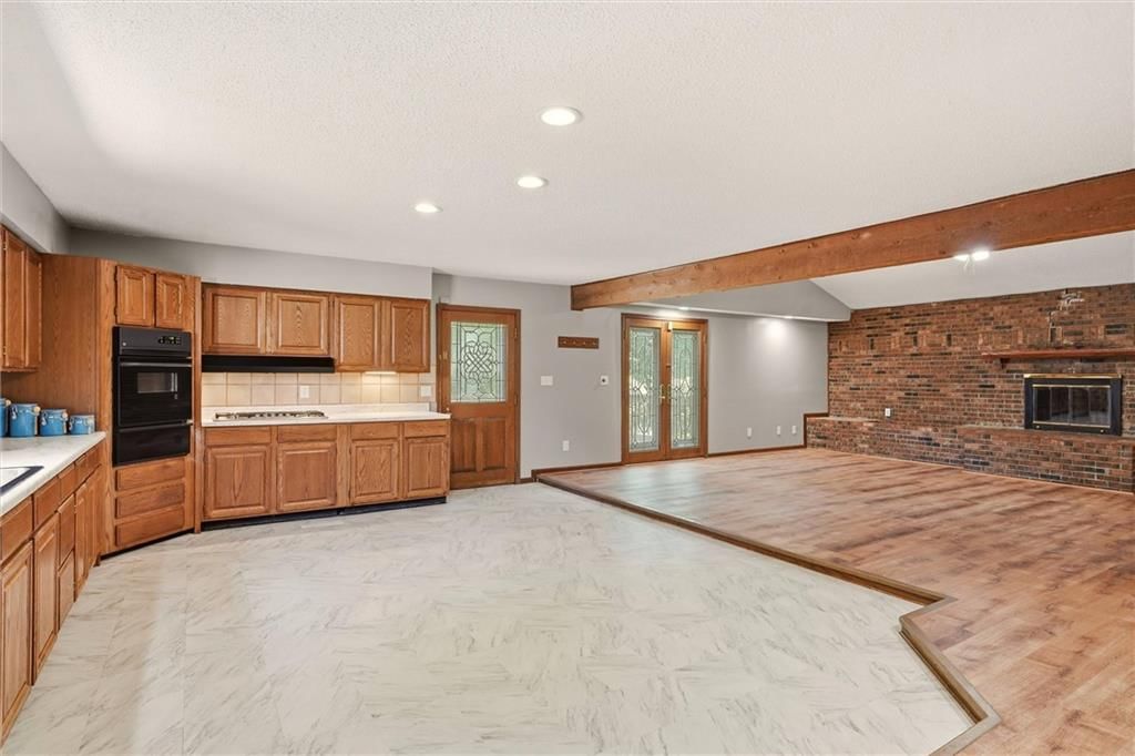 610 W 86th Terrace — photo 10