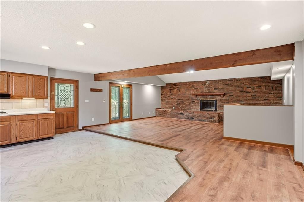 610 W 86th Terrace — photo 11