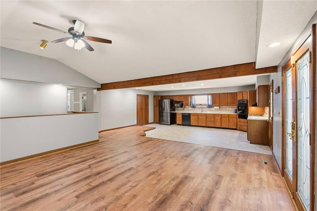 610 W 86th Terrace — photo 12