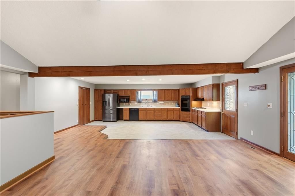 610 W 86th Terrace — photo 13