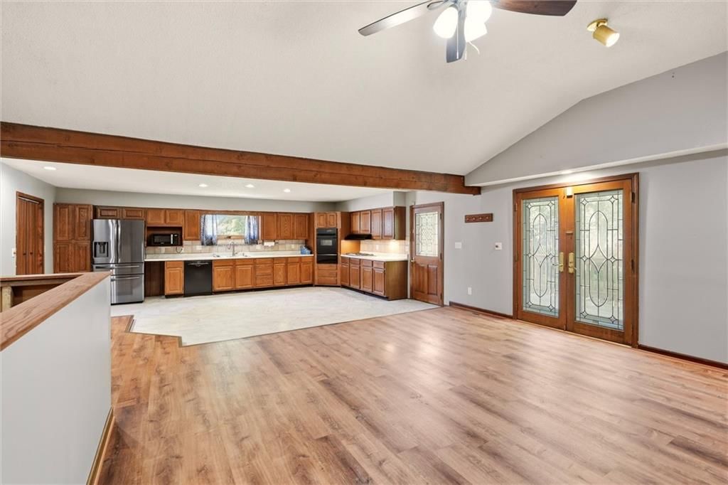 610 W 86th Terrace — photo 14
