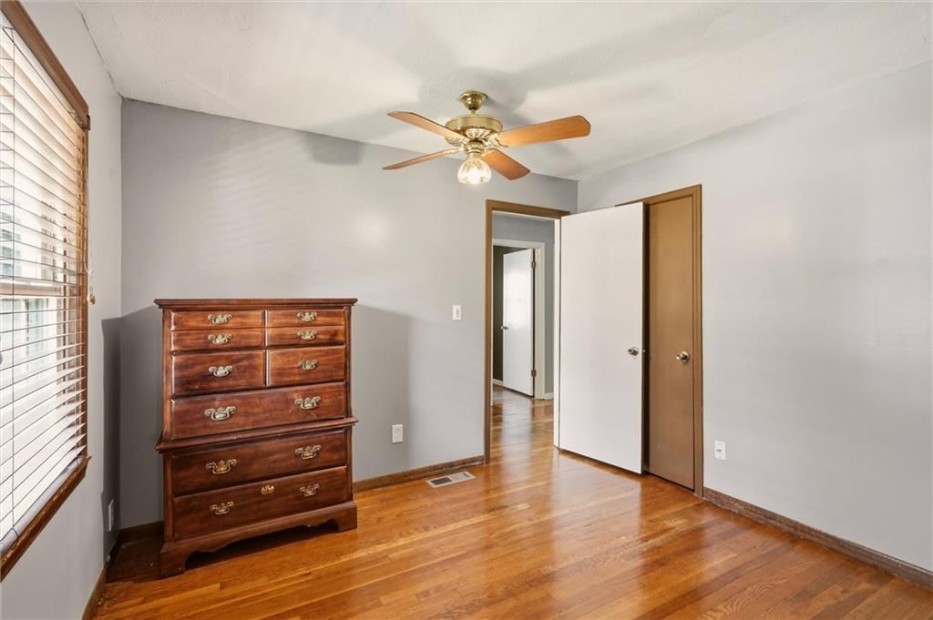 610 W 86th Terrace — photo 21