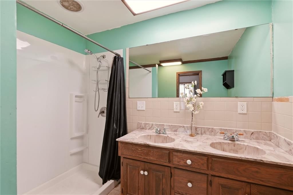 610 W 86th Terrace — photo 24