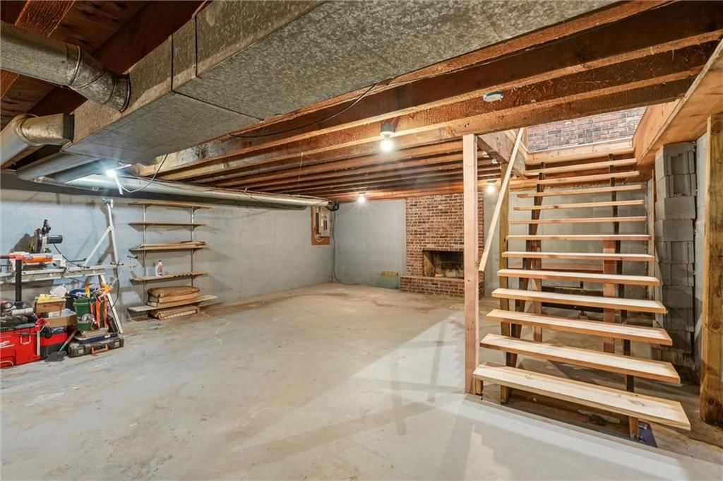 610 W 86th Terrace — photo 35