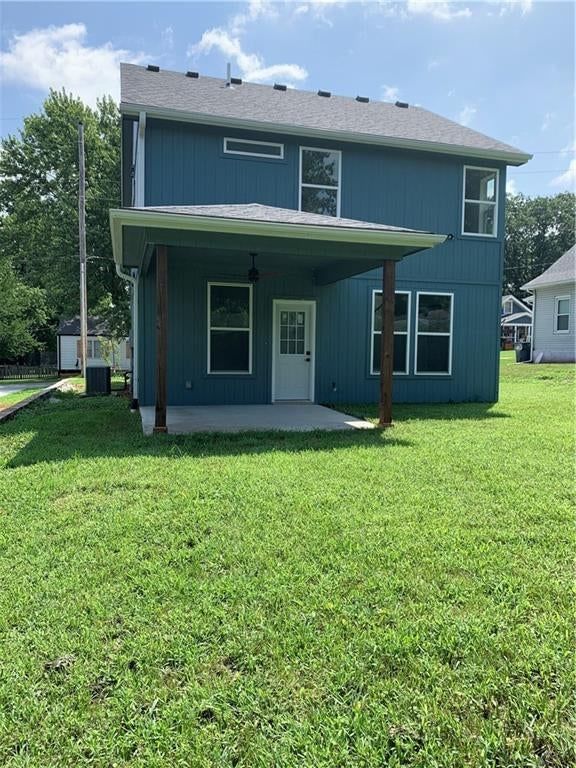 620 NW Charlotte Street, Grain Valley, MO: listing photo 2