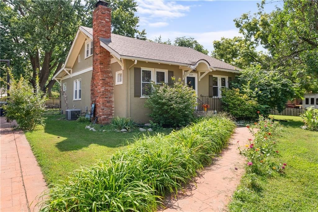 3725 N Indiana Avenue — photo 30