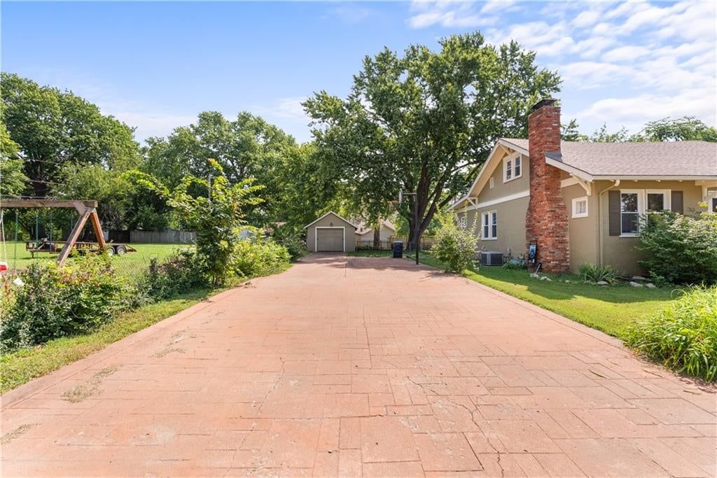 3725 N Indiana Avenue — photo 31
