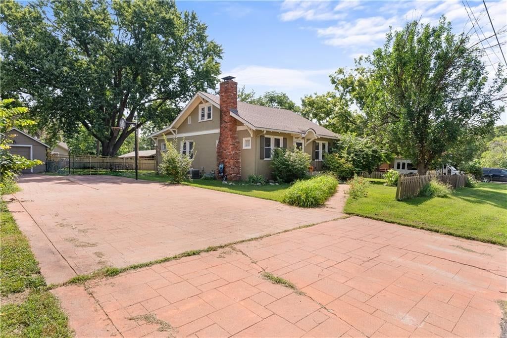 3725 N Indiana Avenue — photo 32