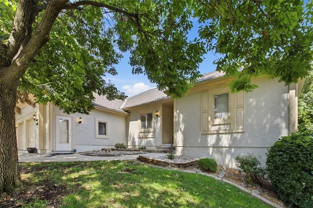 7924 W 118th Terrace — photo 3