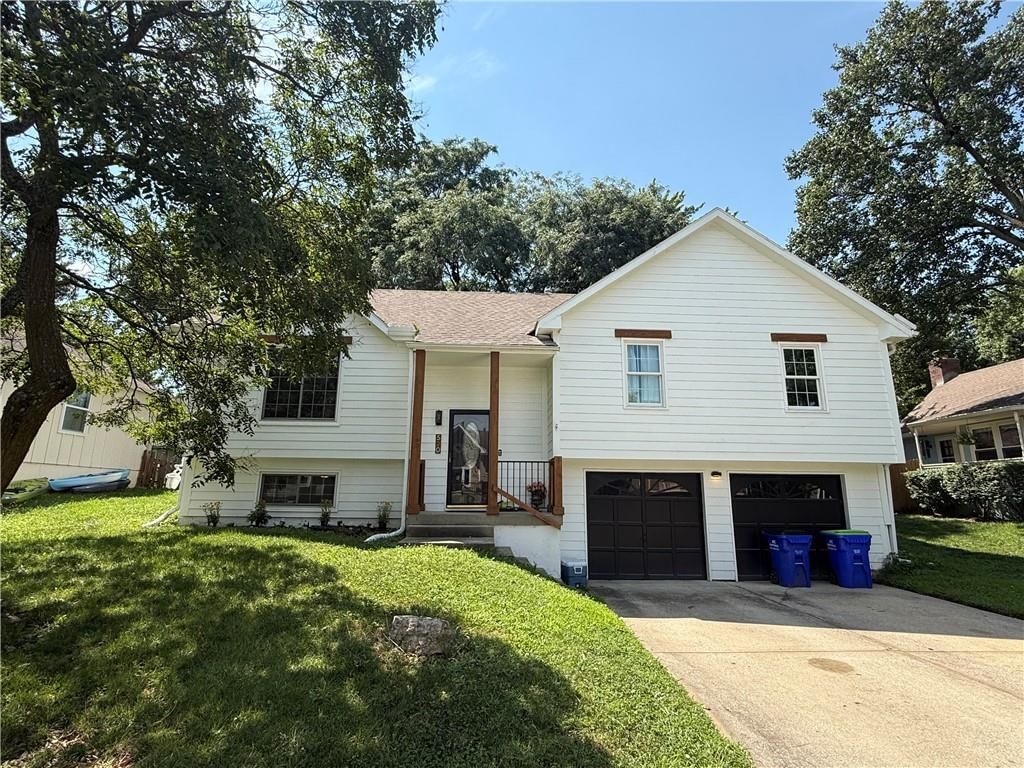 520 NE Bristol Drive — photo 1