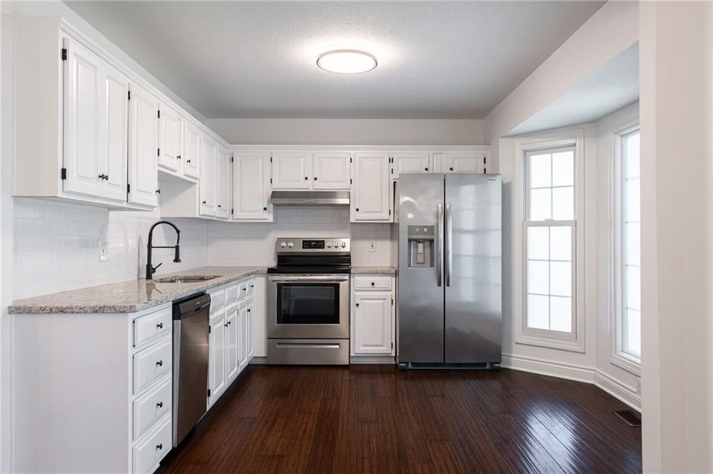 520 NE Bristol Drive — photo 12