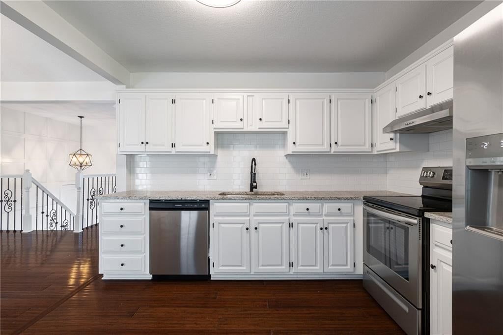 520 NE Bristol Drive — photo 13