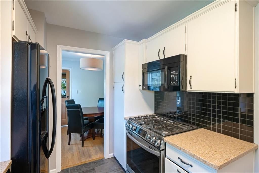 Photo 11 of 29 - 9119 Washington Street, Kansas City, MO 64114