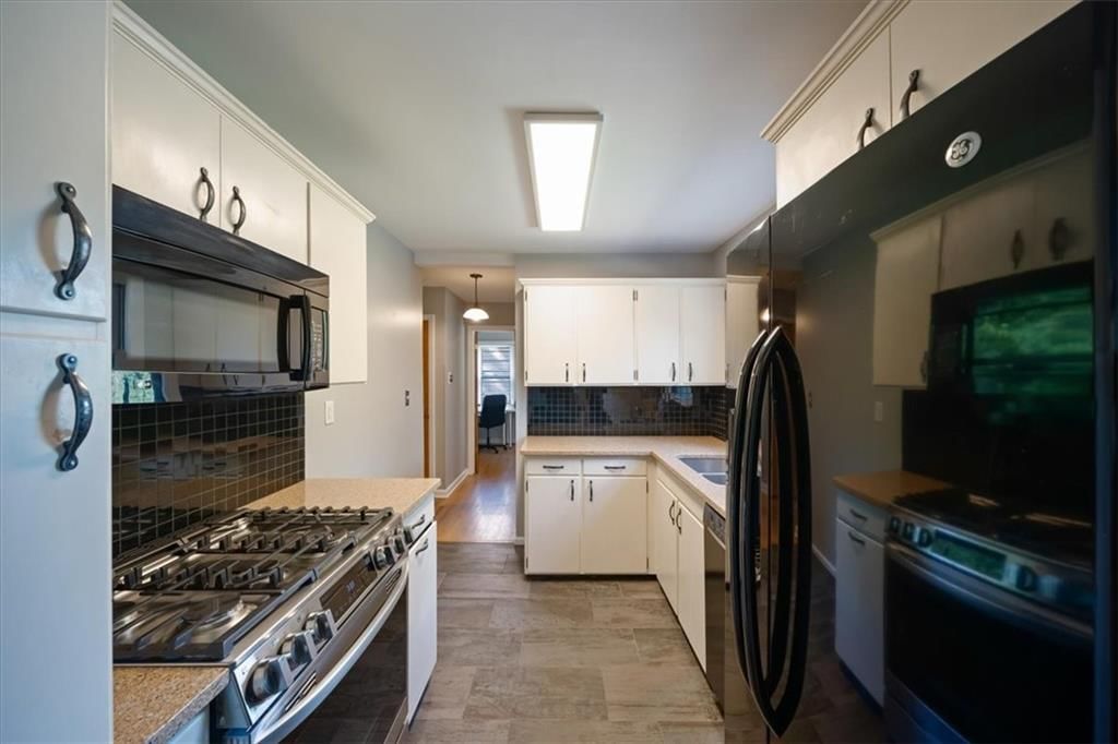 Photo 12 of 29 - 9119 Washington Street, Kansas City, MO 64114