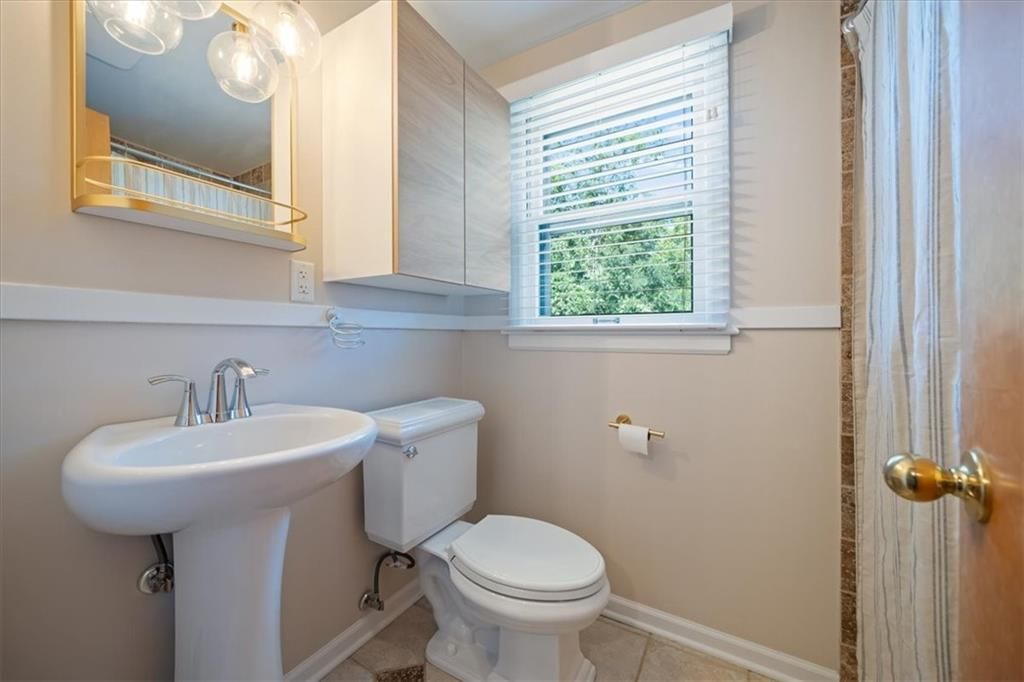Photo 21 of 29 - 9119 Washington Street, Kansas City, MO 64114