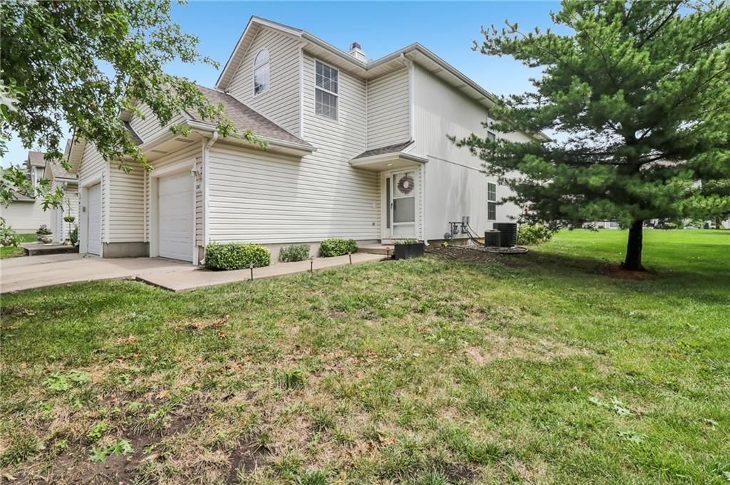 1347 SE Broadway Circle — photo 3