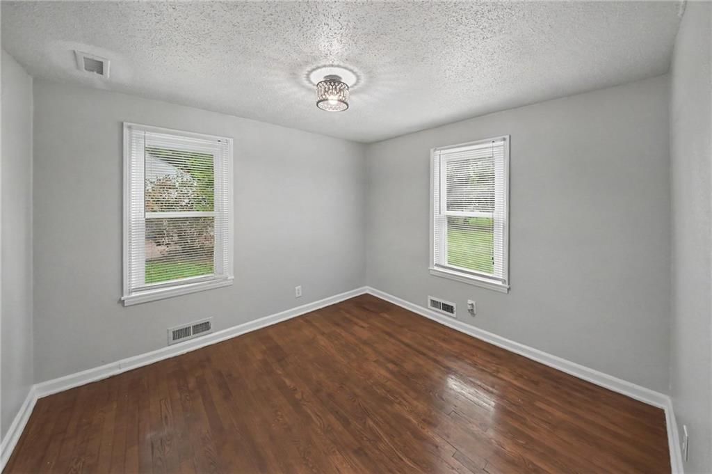 6842 E 139th Street — photo 11