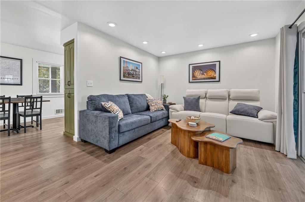 10909 W 72nd Terrace — photo 31