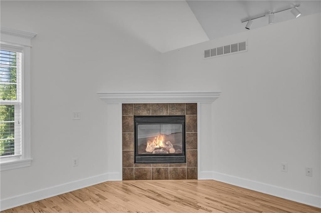 931 E 14th Terrace — photo 10