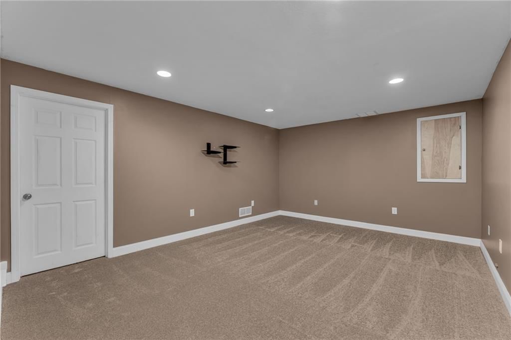 931 E 14th Terrace — photo 33