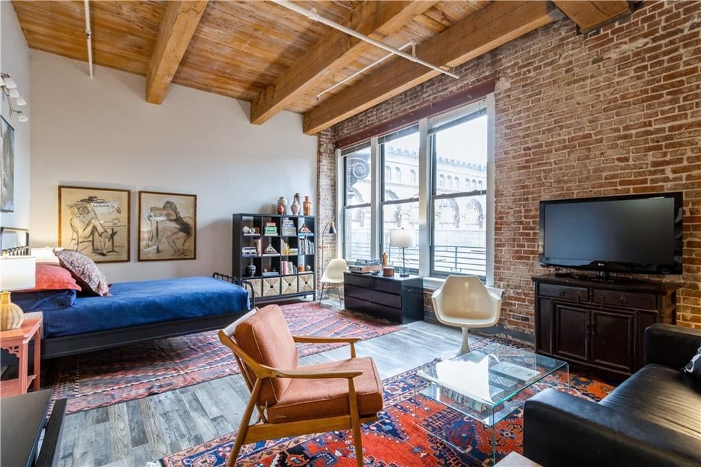308 W 8th Street W — photo 1