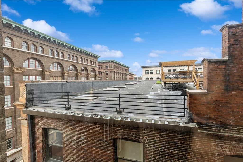 308 W 8th Street W — photo 2