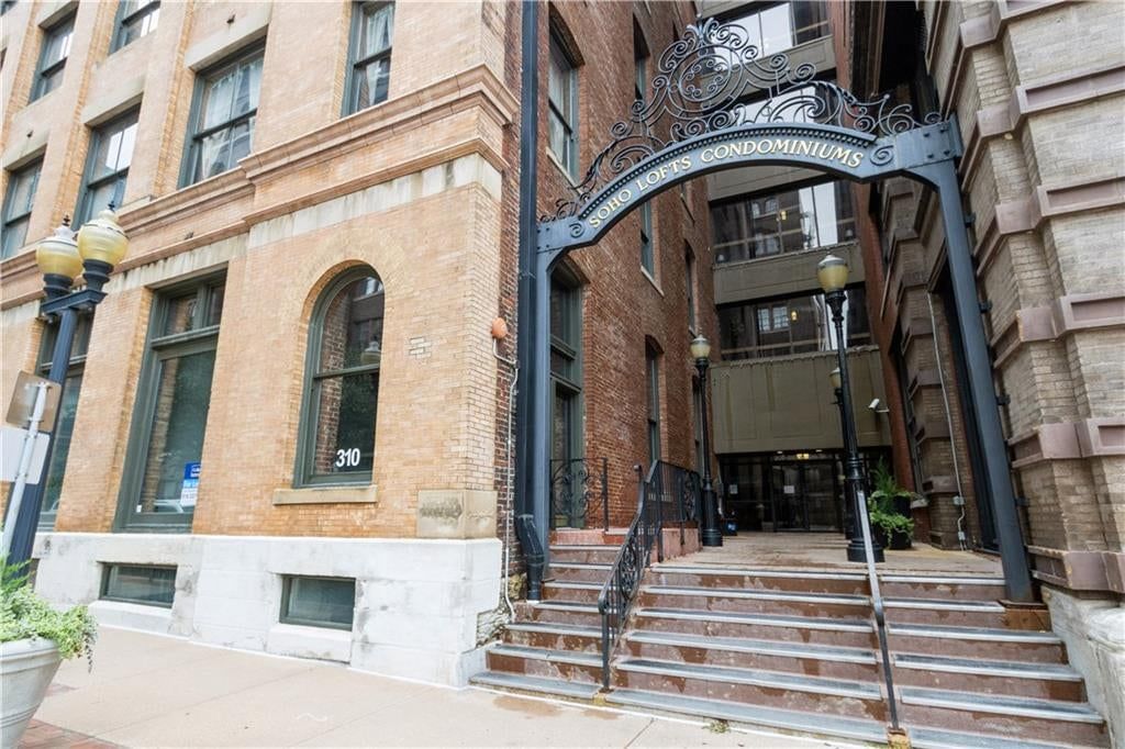 308 W 8th Street W — photo 3