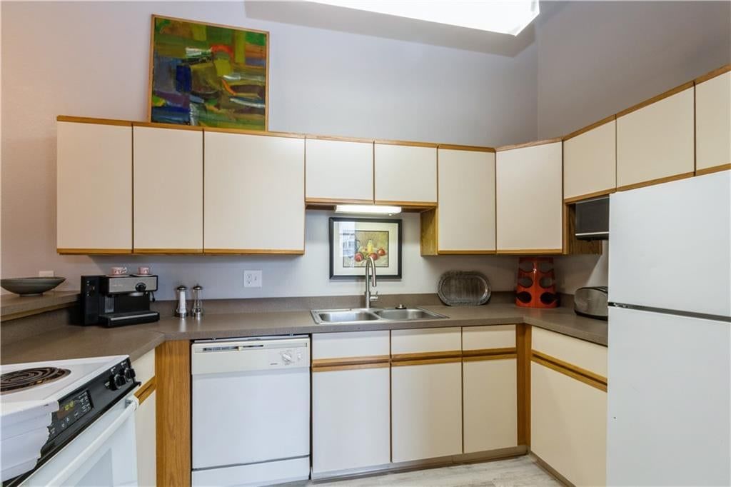 308 W 8th Street W — photo 11