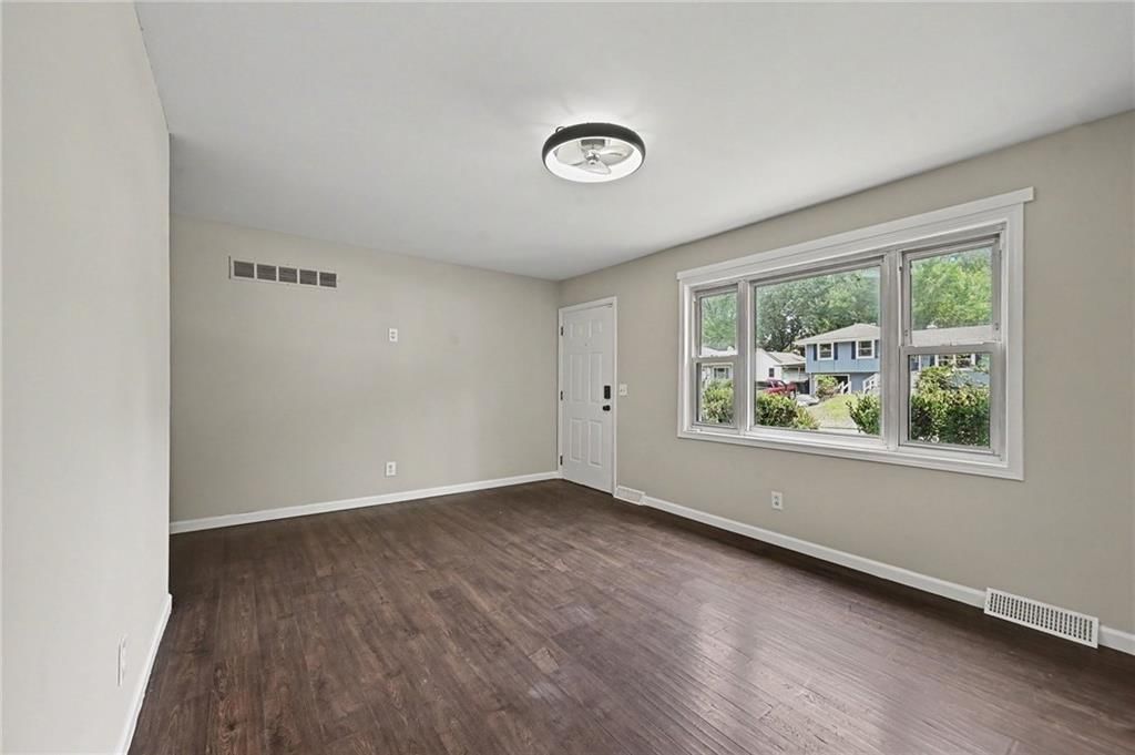 8026 NE 50th Street — photo 8