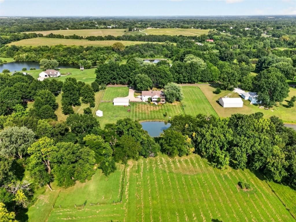 3216 S Bellechase Drive, Grain Valley, MO: listing photo 3
