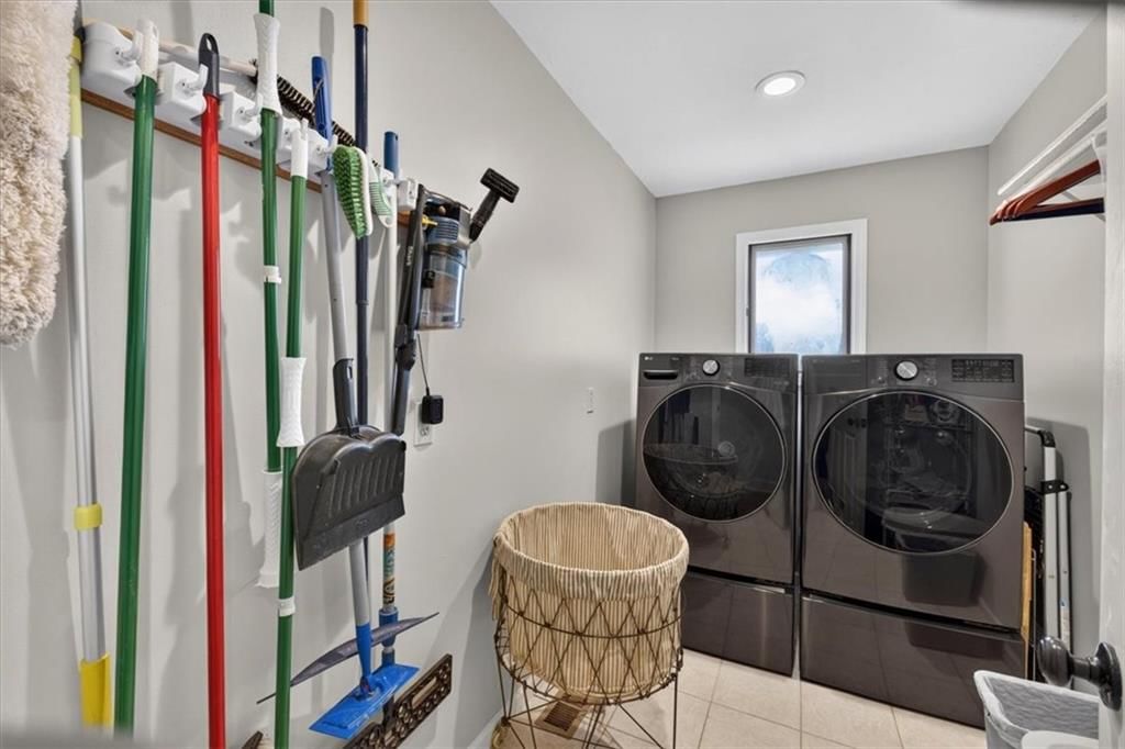 Photo 31 of 67 - 3216 S Bellechase Drive, Grain Valley, MO 64029