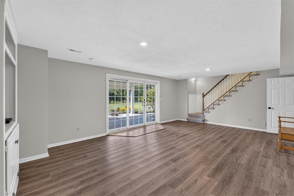 Photo 32 of 67 - 3216 S Bellechase Drive, Grain Valley, MO 64029