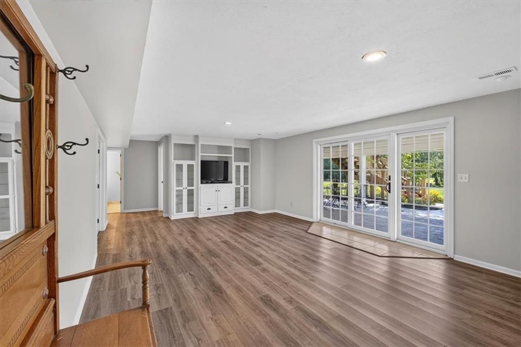 Photo 34 of 67 - 3216 S Bellechase Drive, Grain Valley, MO 64029