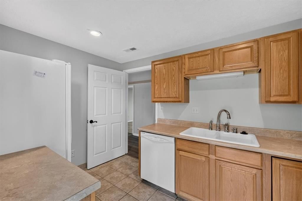 Photo 36 of 67 - 3216 S Bellechase Drive, Grain Valley, MO 64029