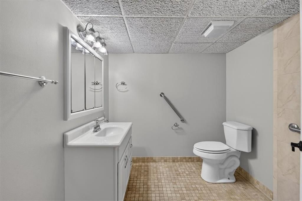 Photo 37 of 67 - 3216 S Bellechase Drive, Grain Valley, MO 64029