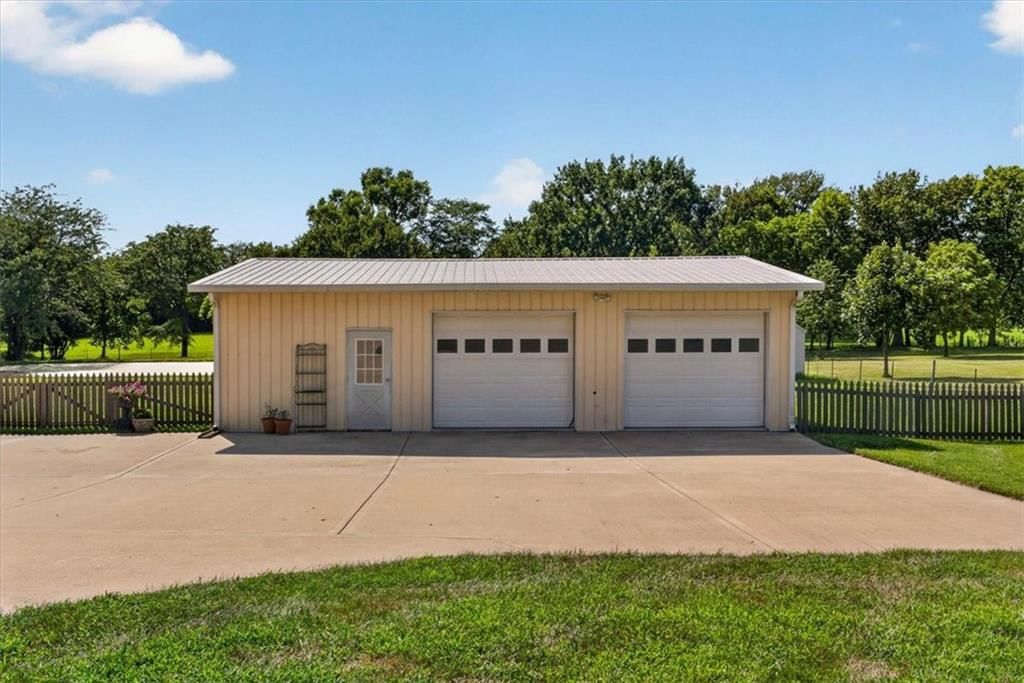 Photo 50 of 67 - 3216 S Bellechase Drive, Grain Valley, MO 64029