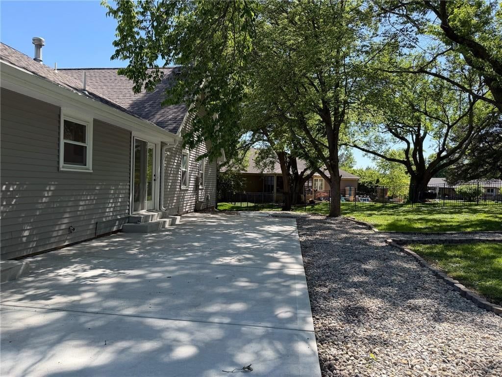 1627 Alvamar Drive — photo 41