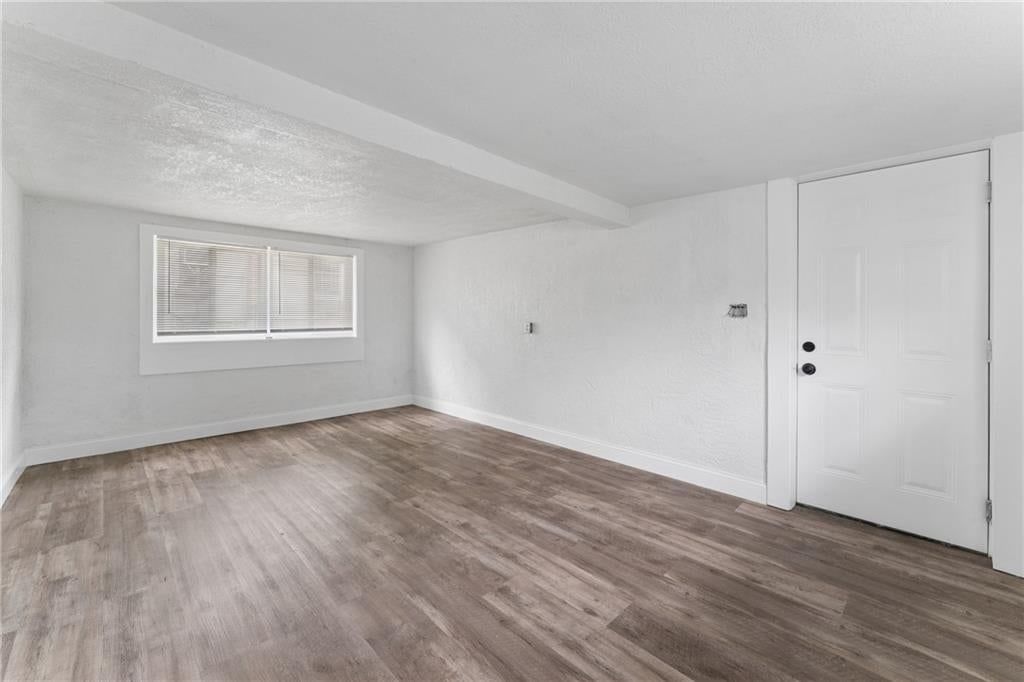 2034 Oakley Avenue — photo 9