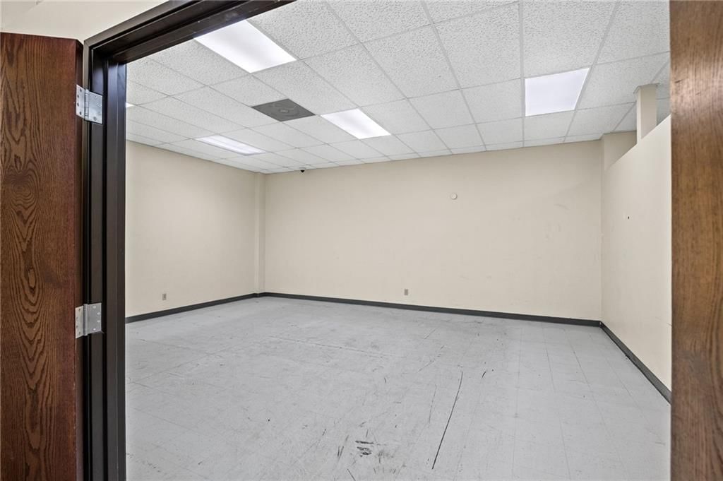 1602 N Woodbine Road — photo 30