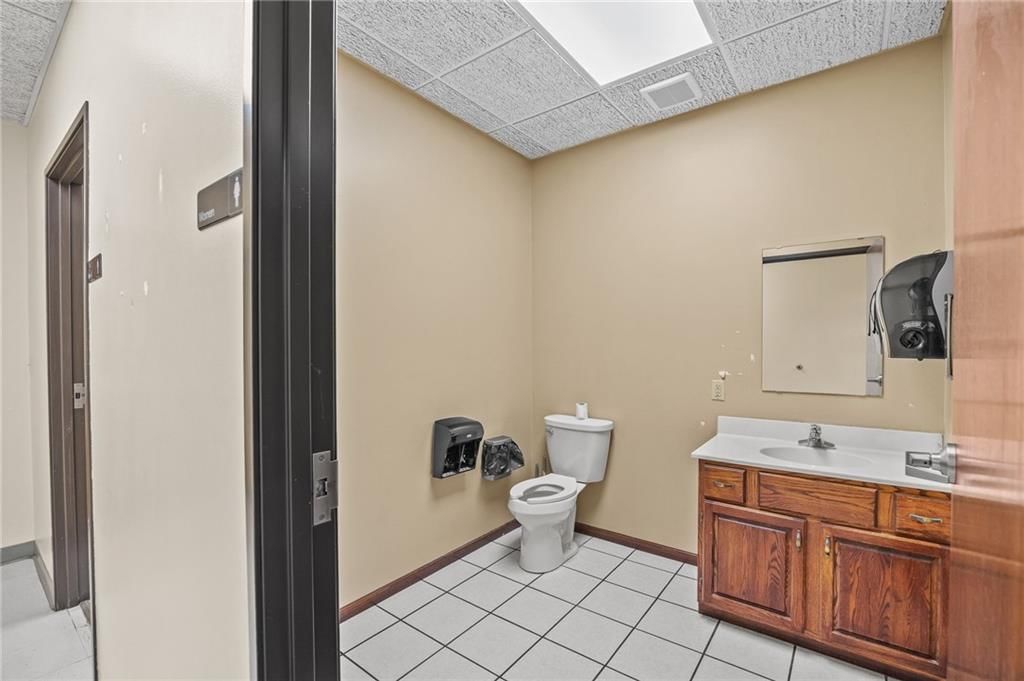 1602 N Woodbine Road — photo 35