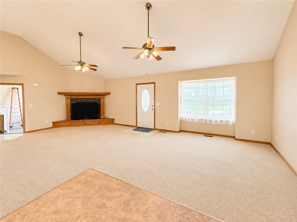 809 SW Graystone Drive — photo 3
