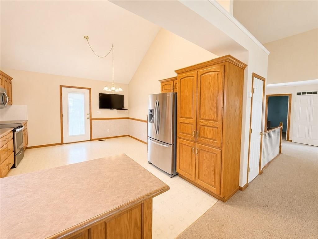 809 SW Graystone Drive — photo 5