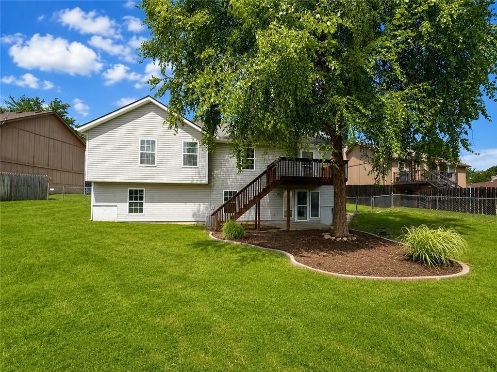 809 SW Graystone Drive — photo 19