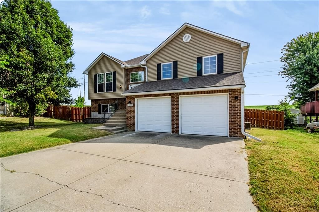 1309 Cloverleaf Court — photo 2