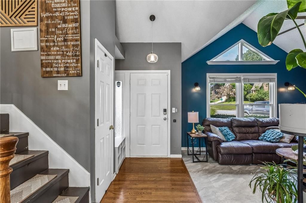 Photo 4 of 32 - 1101 NW 72nd Street, Kansas City, MO 64118