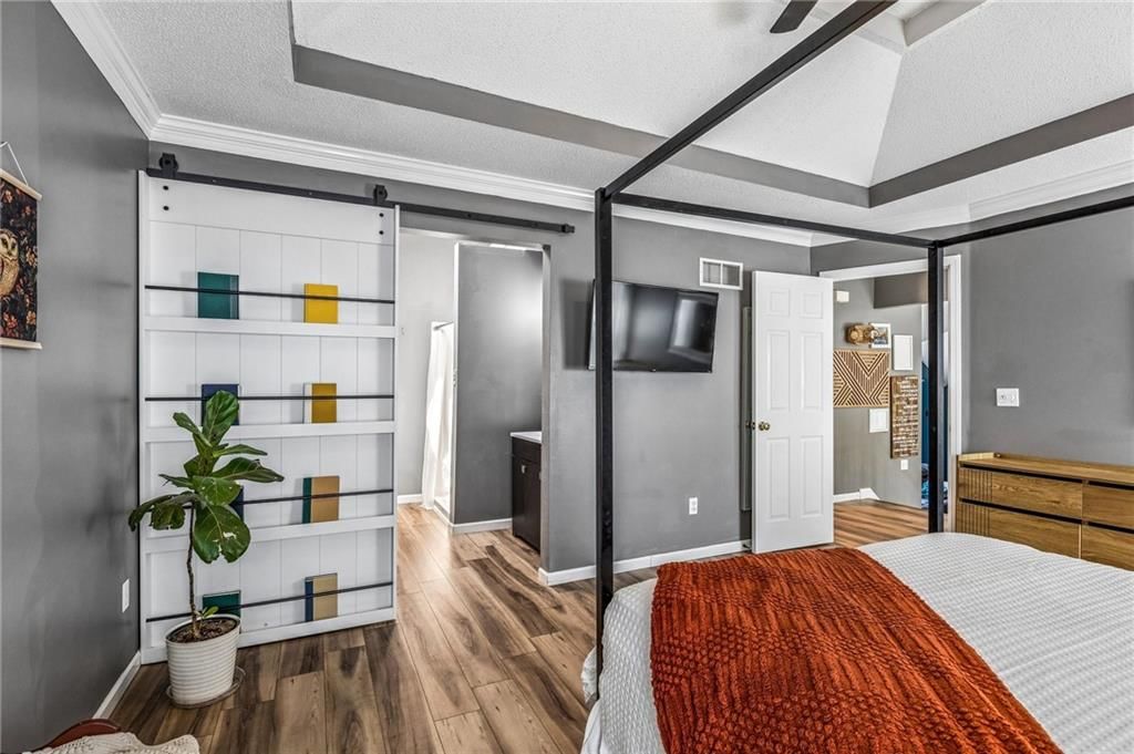 Photo 16 of 32 - 1101 NW 72nd Street, Kansas City, MO 64118