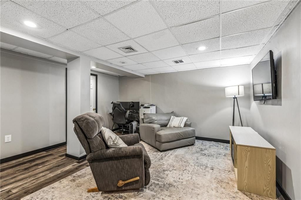 Photo 26 of 32 - 1101 NW 72nd Street, Kansas City, MO 64118
